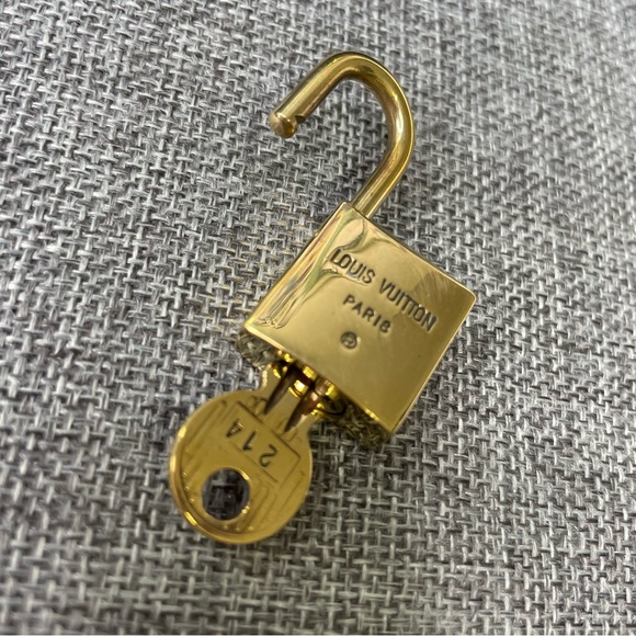 Louis Vuitton LV lock and key #214 - Picture 4 of 10